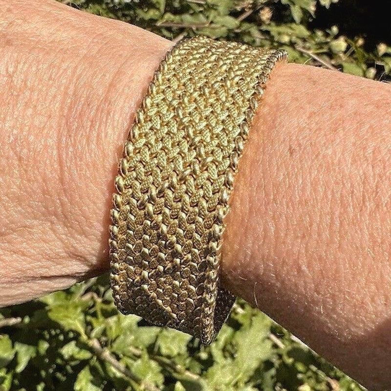 18k Gold Uno Aerre Gold Interwoven Bracelet / 46.81 Grams