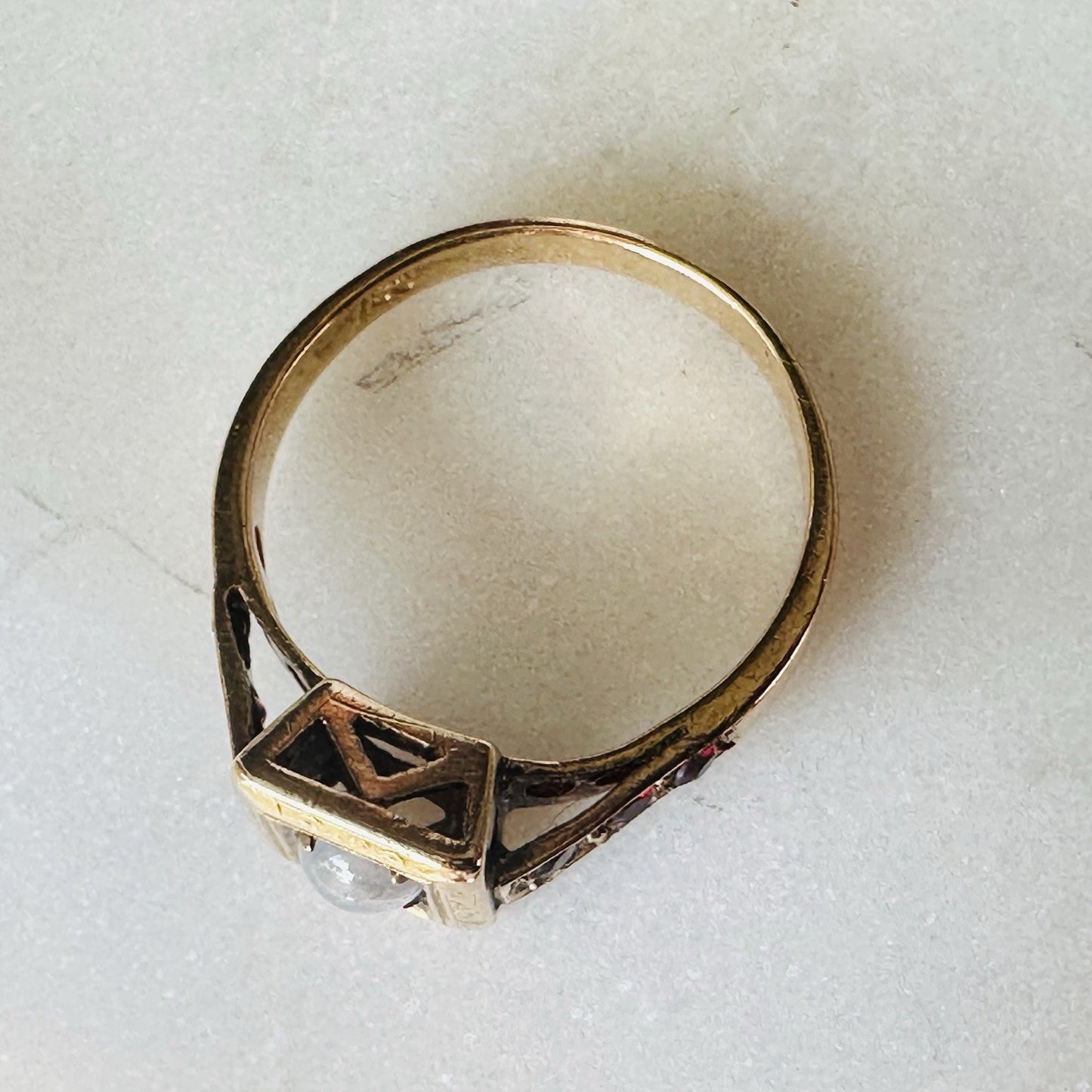 Antique Victorian 18K Gold Moonstone & Ruby  Ring (c.1890–1900)