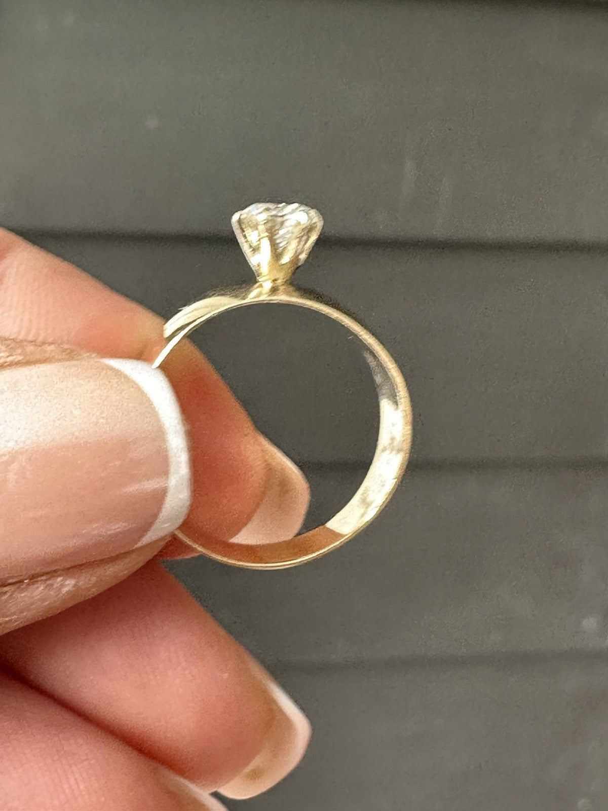 Vintage 13k Graduated Wide  Band Diamond  Solitare ring Size 7.75