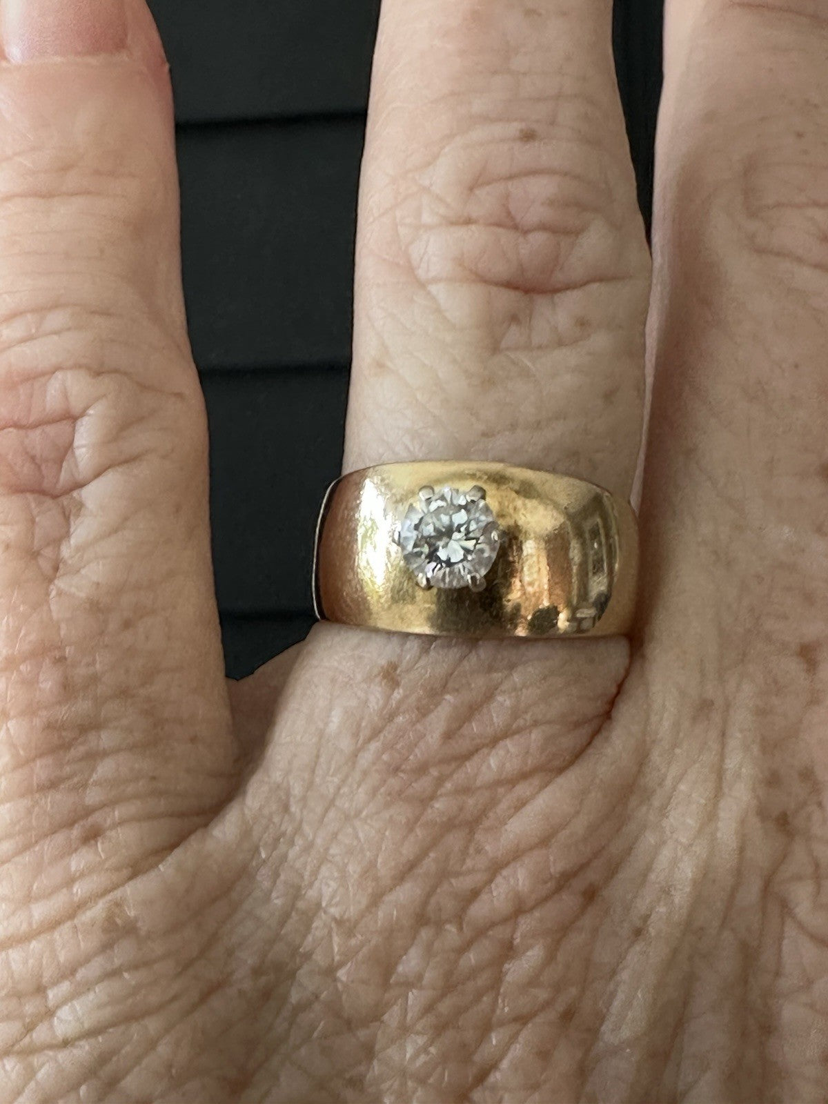 Vintage 13k Graduated Wide  Band Diamond  Solitare ring Size 7.75