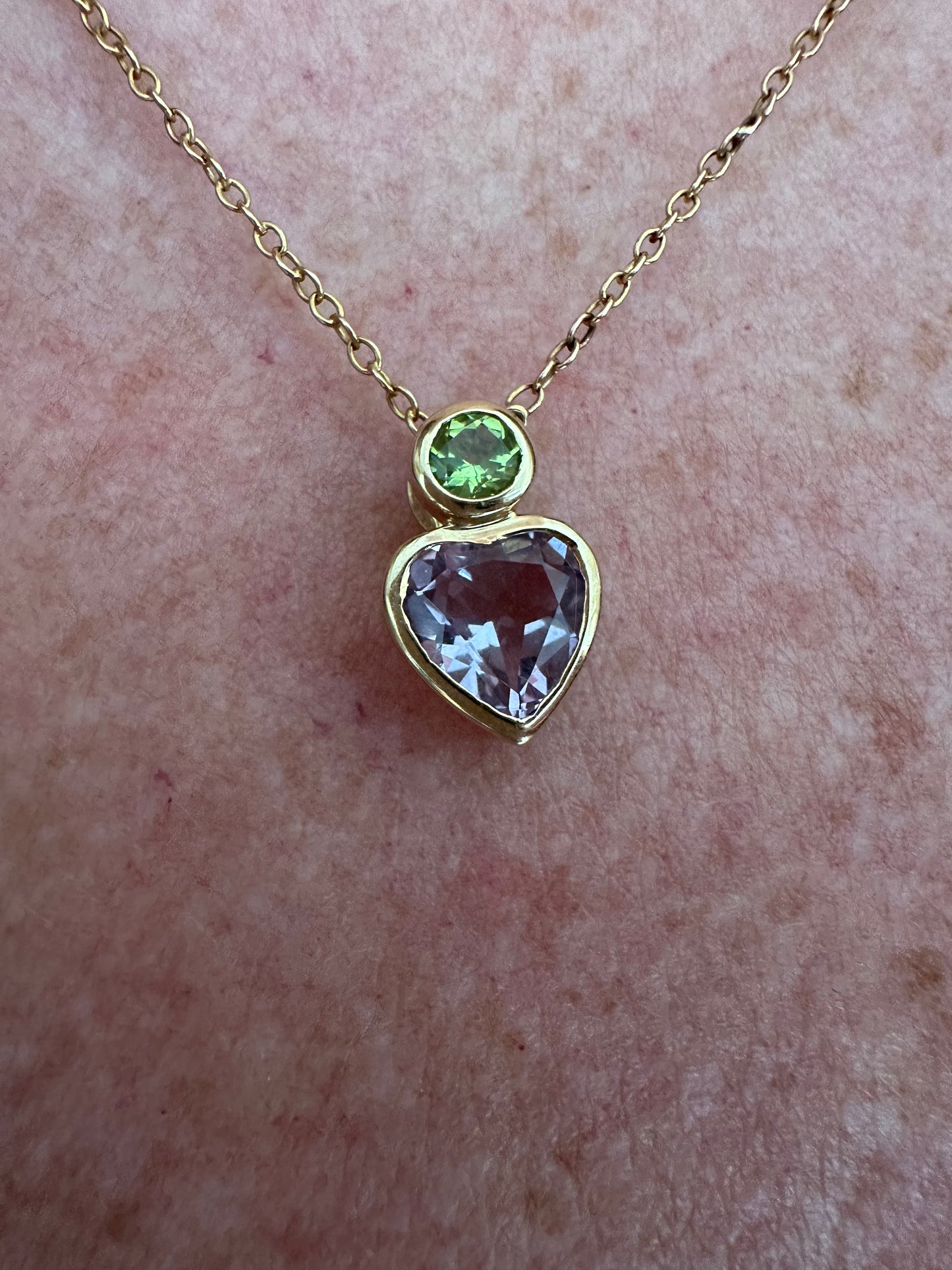 Bezeled peridot and amethyst pendant 14k cable link necklace