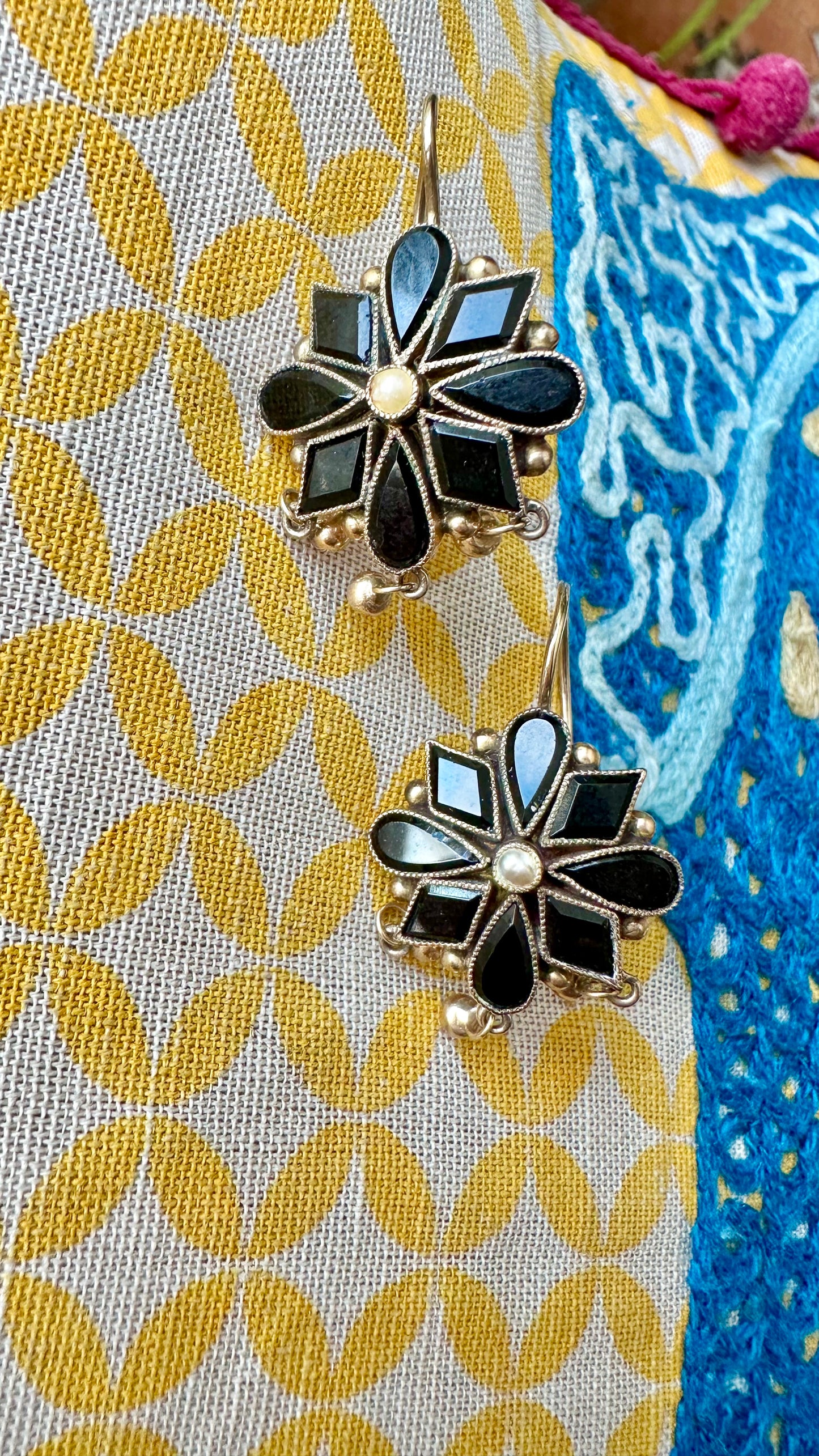 Antique Victorian Jet 9k dangle earrings