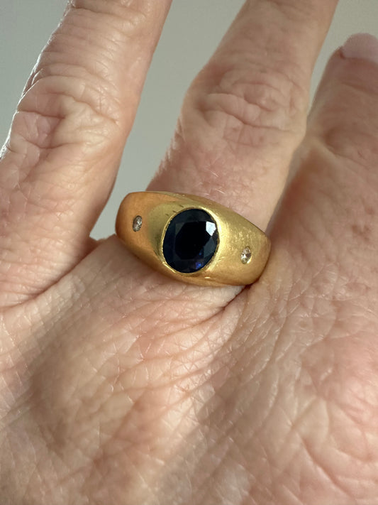 Vintage 18k flush mount gypsy style natural sapphire and diamond ring