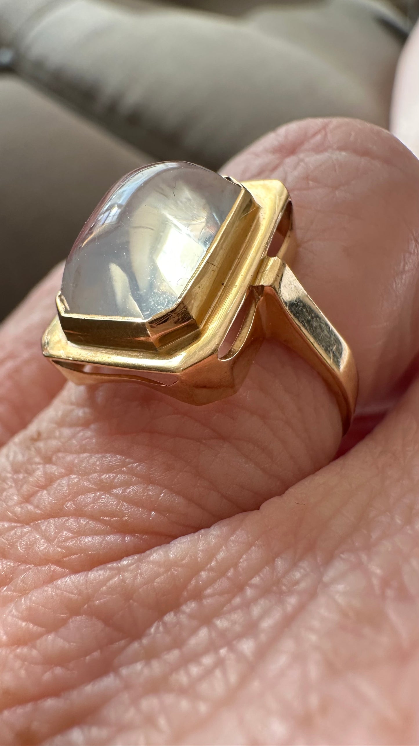 Swedish 1956 18k gold moonstone ring