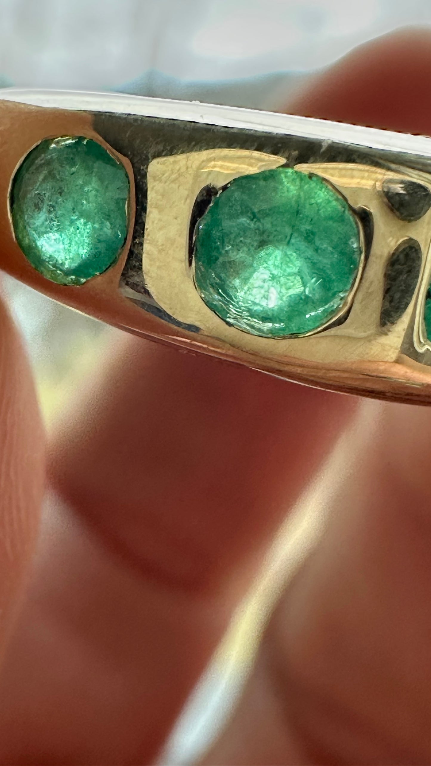 Vintage emerald doughnut 14k ring