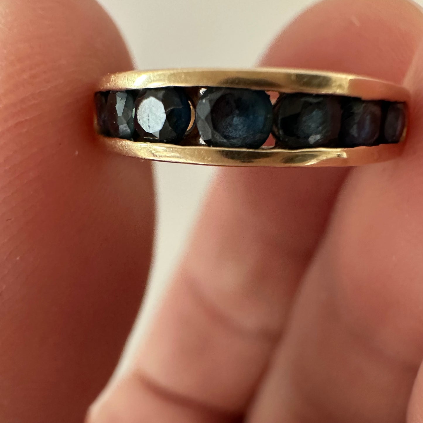 7a.14k natural sapphire channel set ring