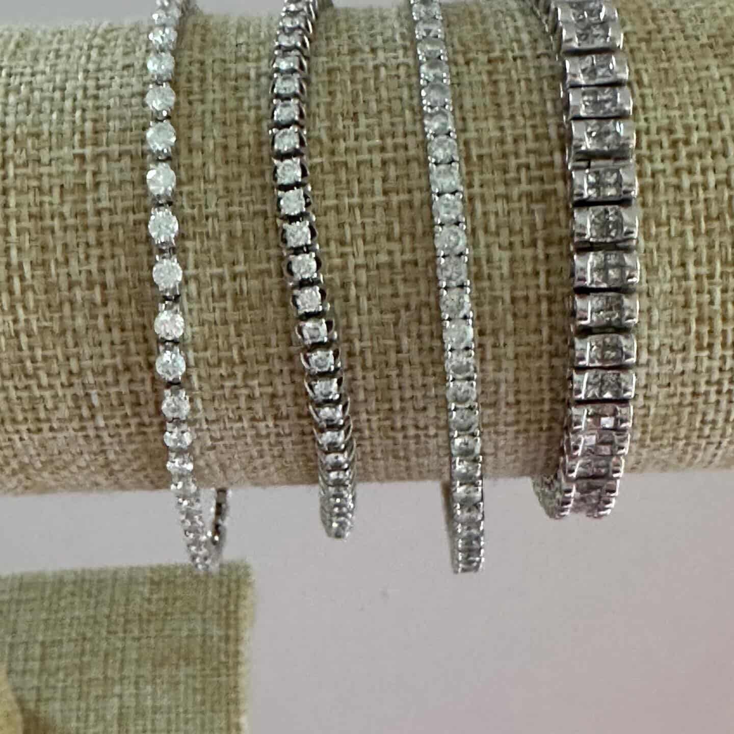 Diamond Line 2.5 cttw Bracelet 17/18k  White Gold