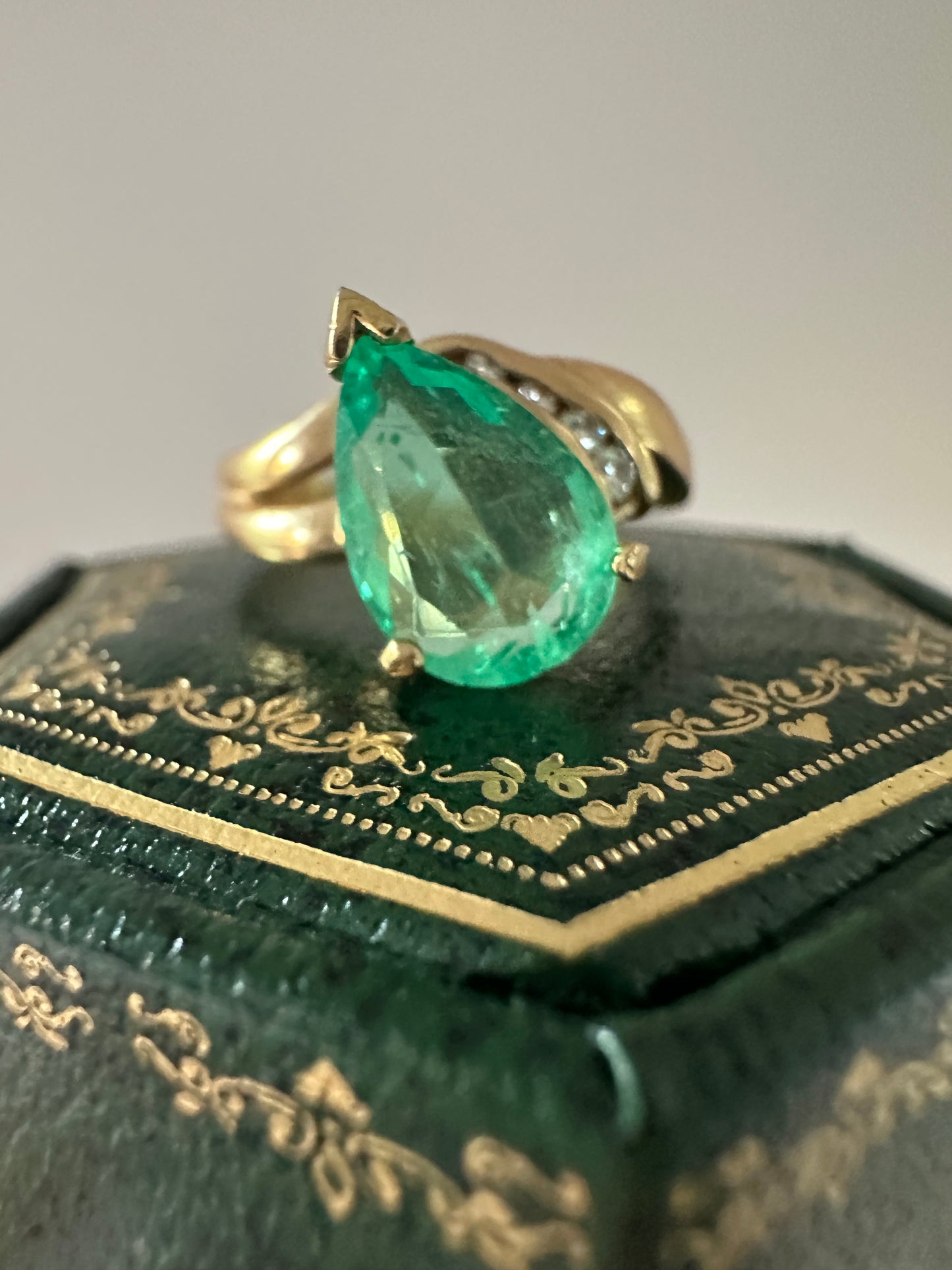 GIA Certified Natural Colombian Pear-Shaped Emerald Ring | 14K Gold Diamond Ring Newly