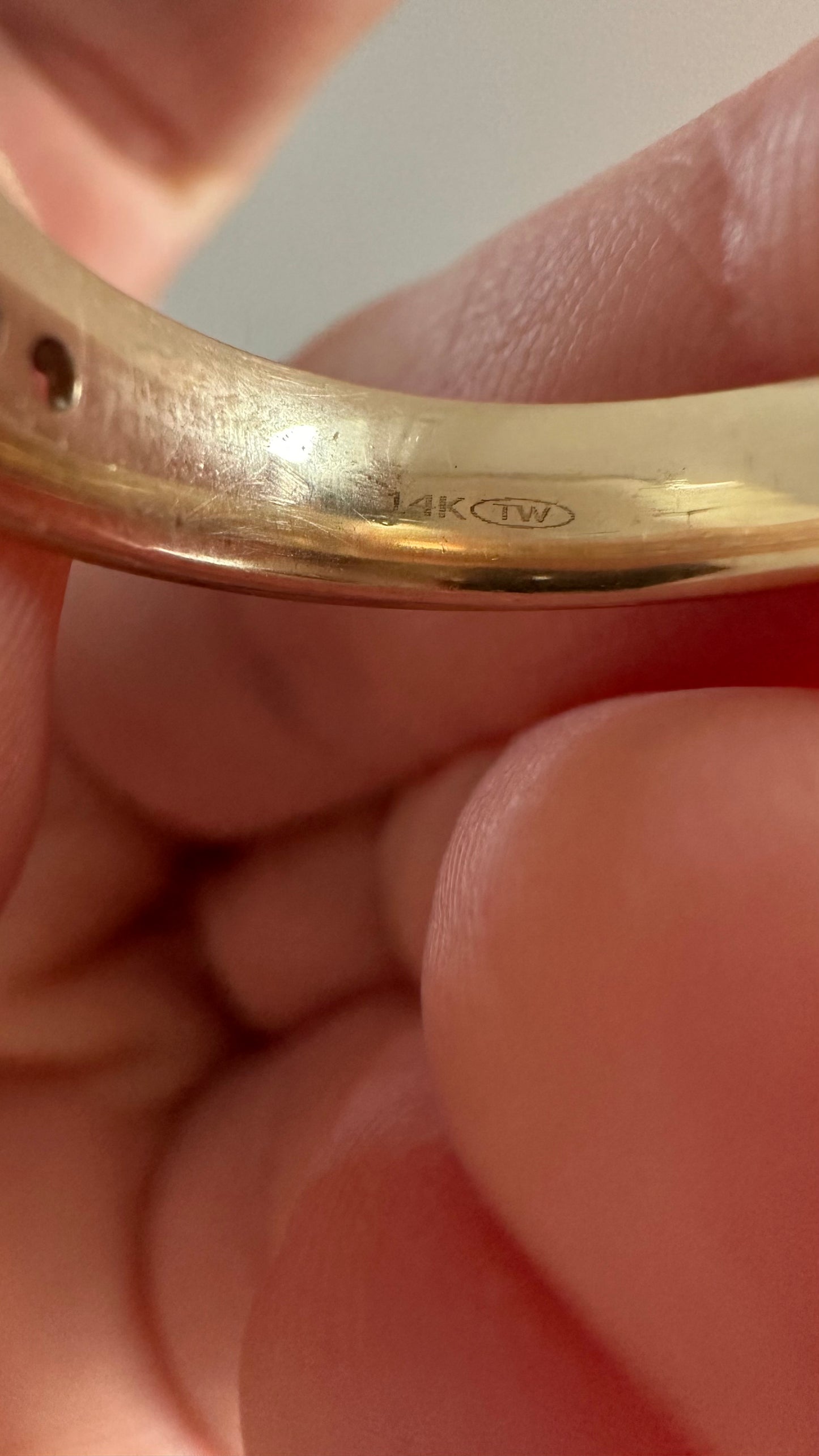 1a.14K Yellow Gold Channel-Set Diamond Band | 10 Diamonds | Size 7.75