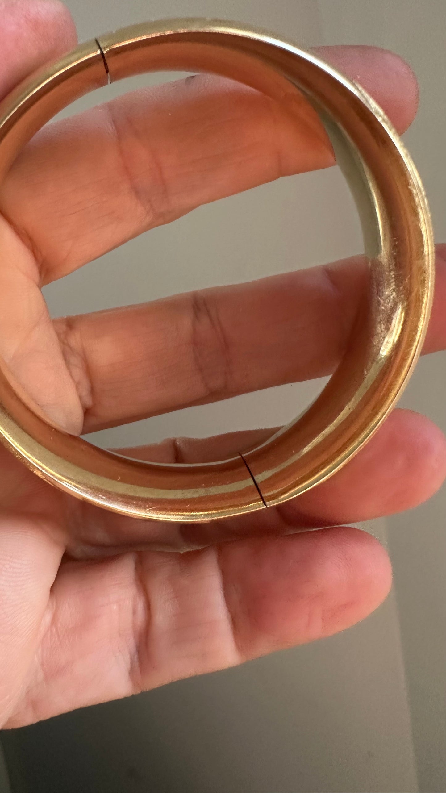 Vintage wide 14K etched hinged bangle bracelet 28g