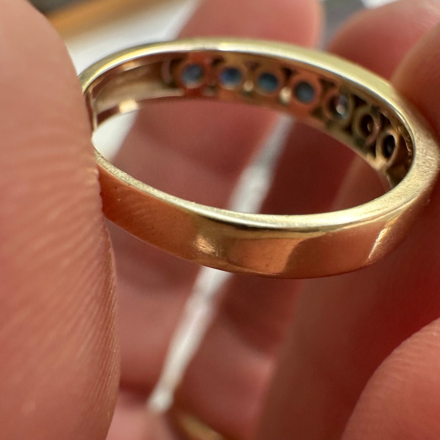 7a.14k natural sapphire channel set ring