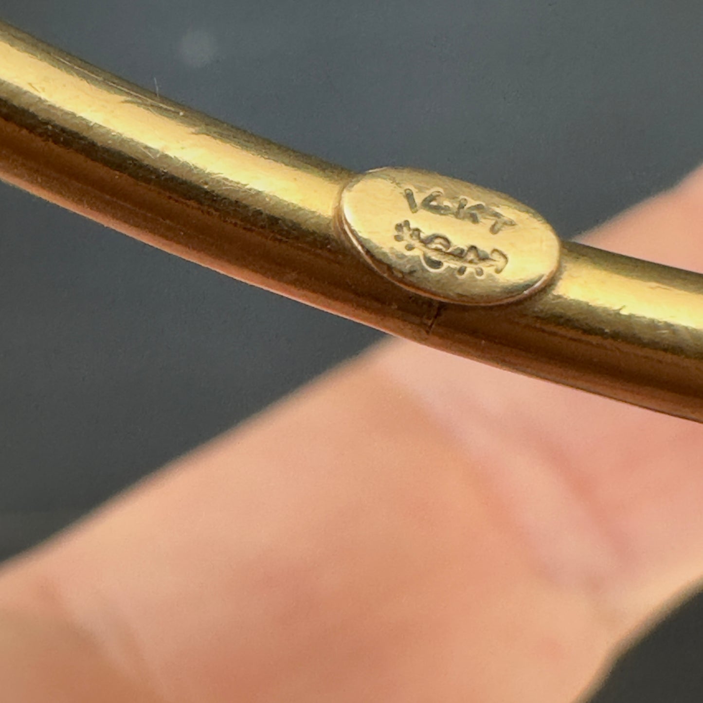 Vintage Cal-Art 14K Gold Round Tube Bangle