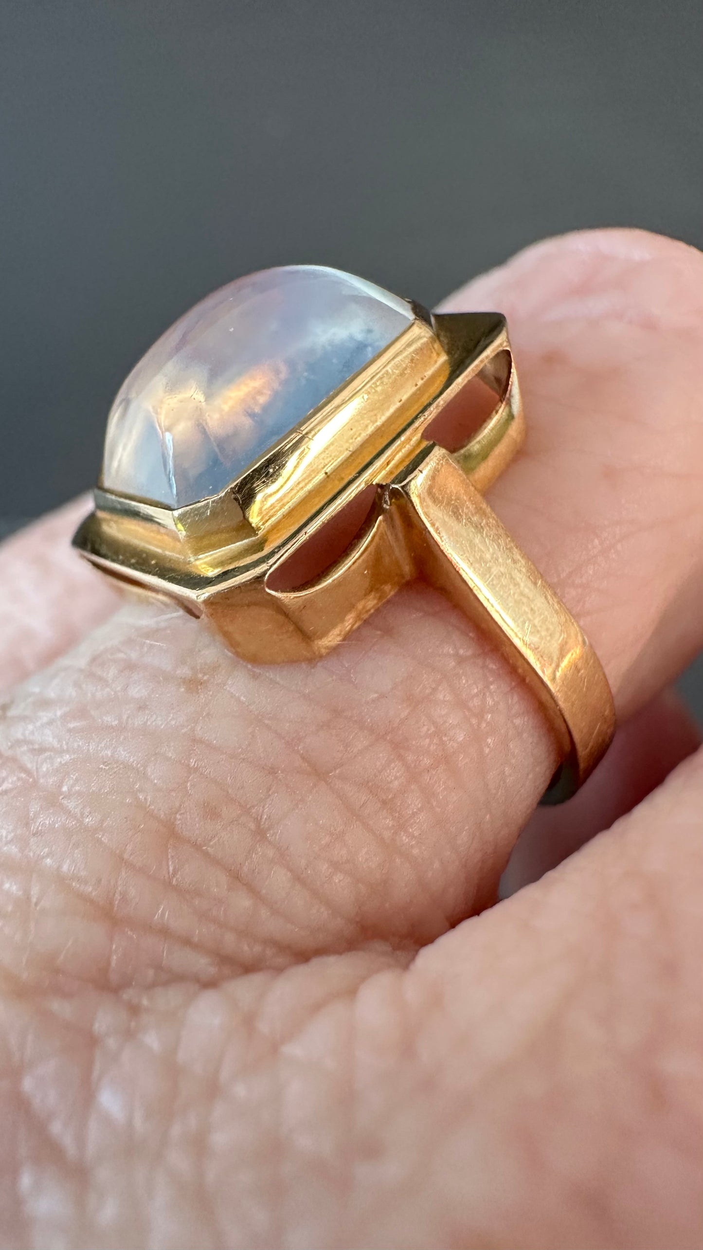Swedish 1956 18k gold moonstone ring