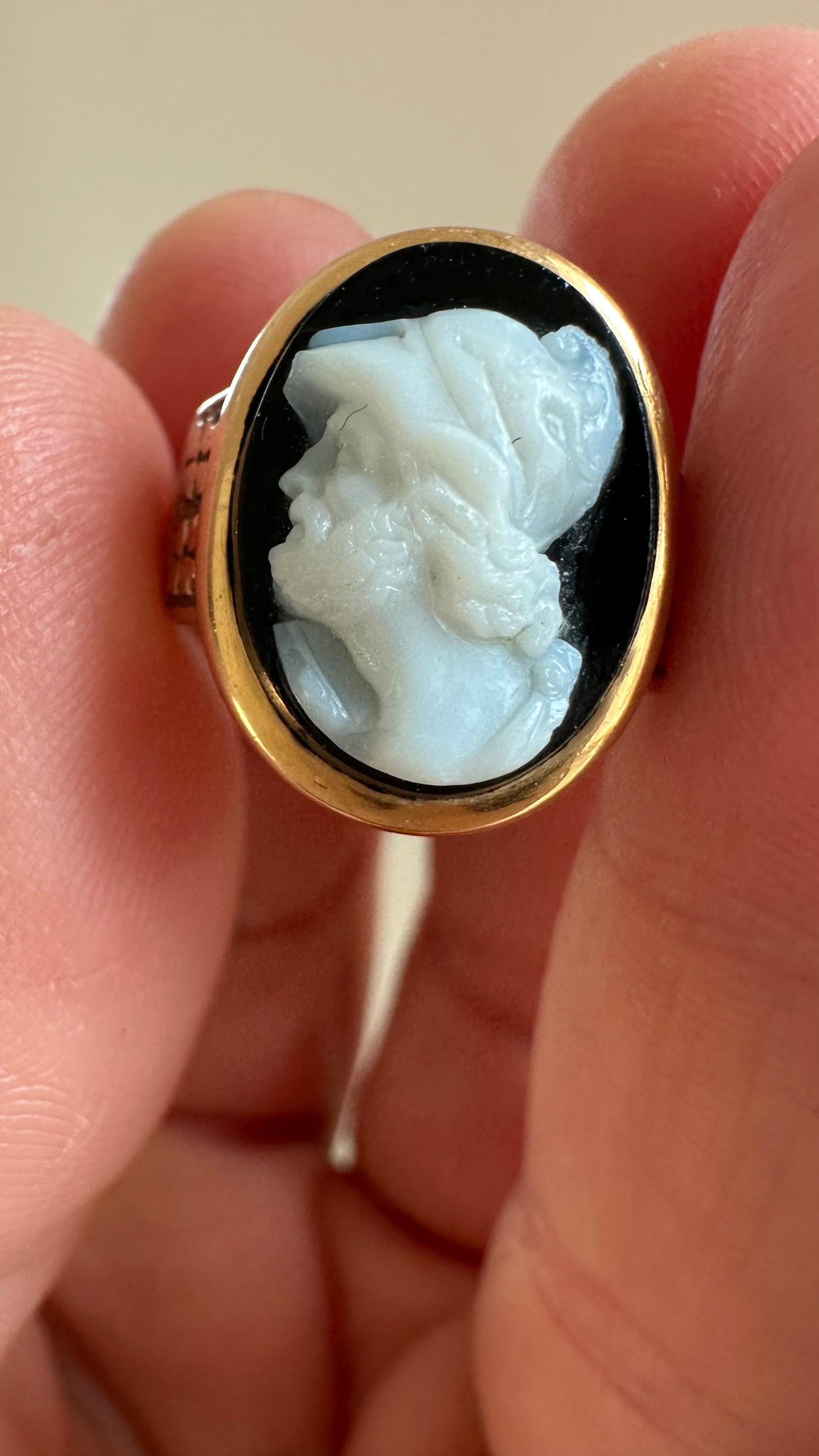 ✨ Antique Hardstone Cameo Ring | Classical Profile | 18K Gold | c. 1890–1915