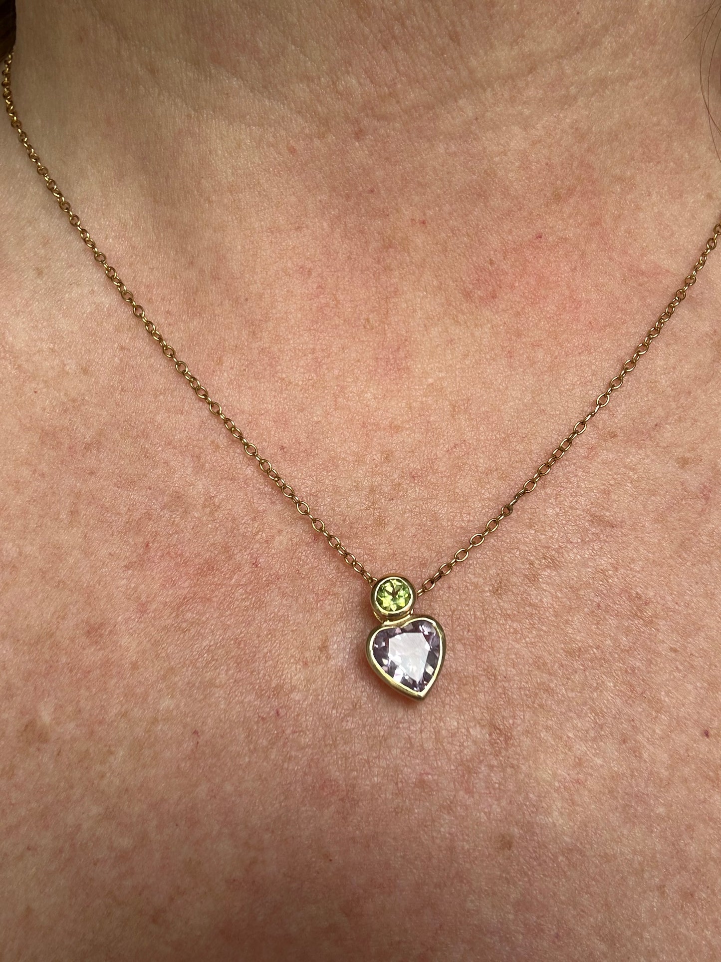 Bezeled peridot and amethyst pendant 14k cable link necklace