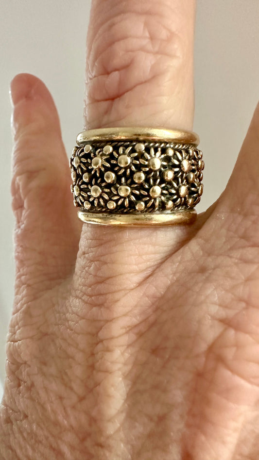 ✨ 14K Gold Floral Wide Band Ring | Sculptural Texture | Size 7