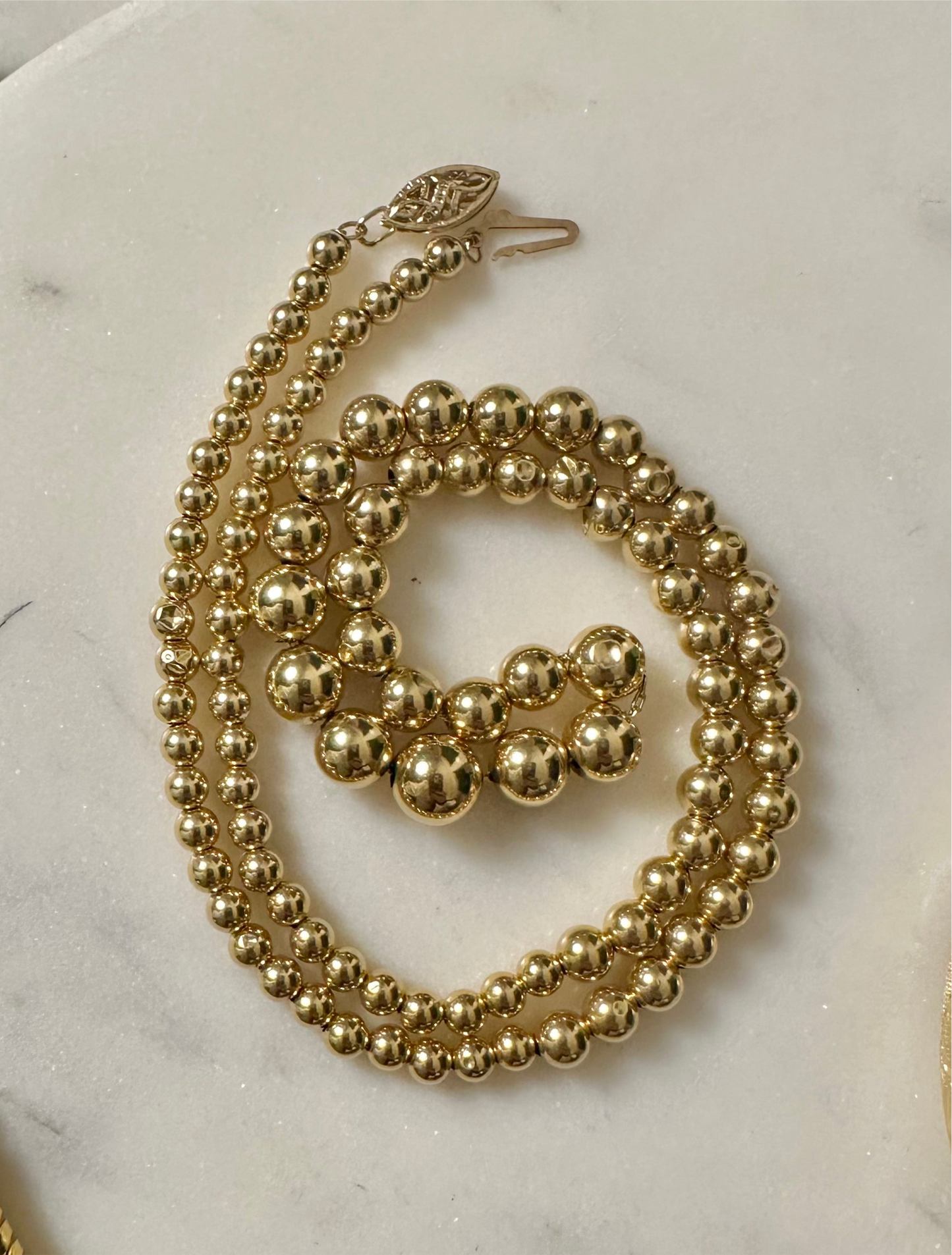 Vintage 14k glossy gold beaded necklace 18”