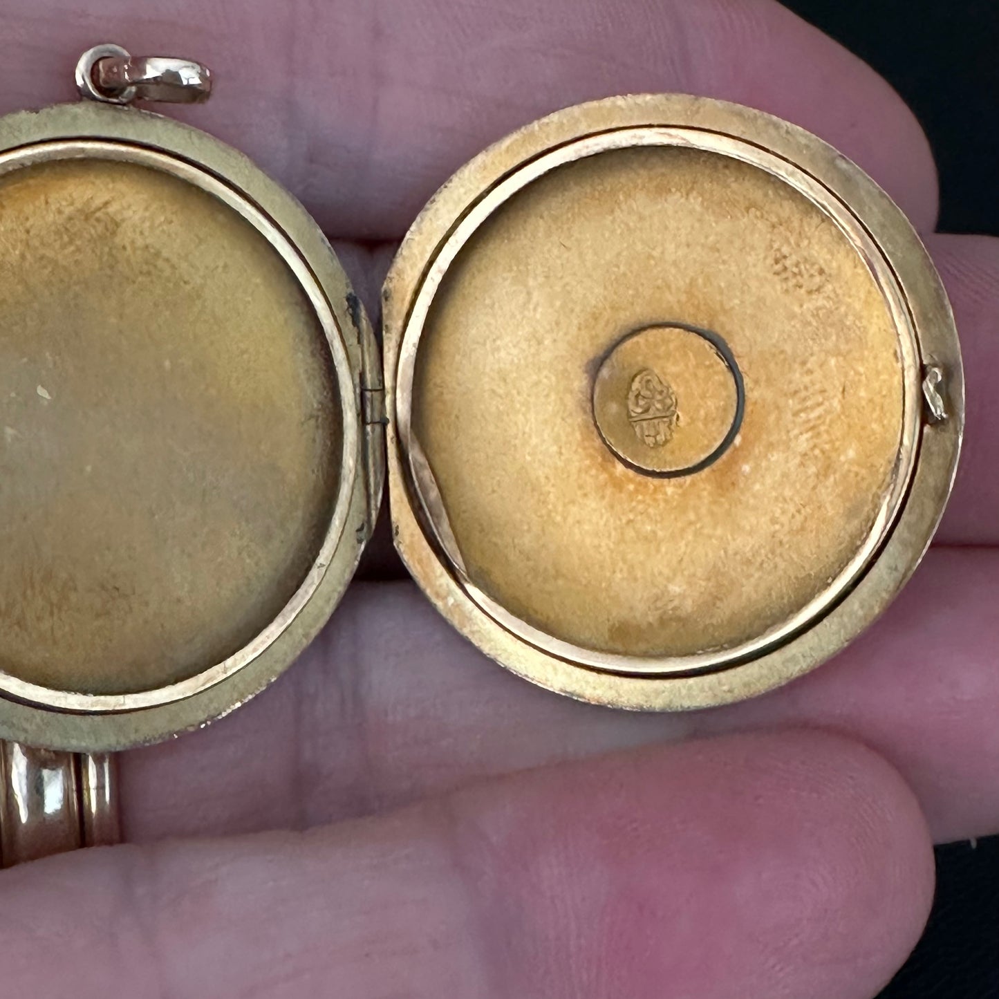Antique 14k round locket